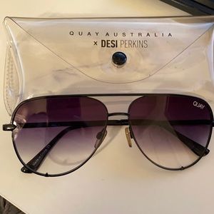 Quay X Desi Perkins Women’s High Key Mini Oversized Aviators